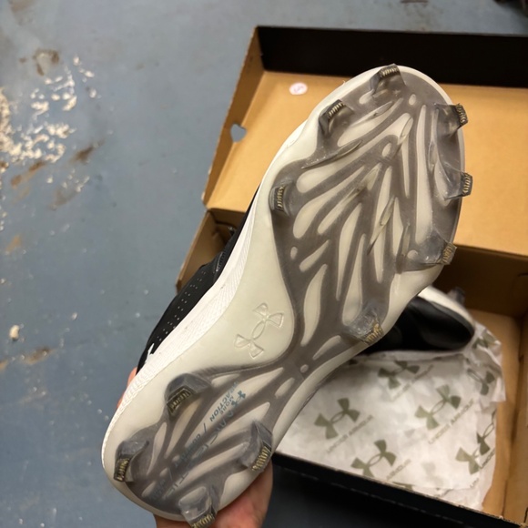 Women’s Softball Cleats Size10 - Picture 3 of 4
